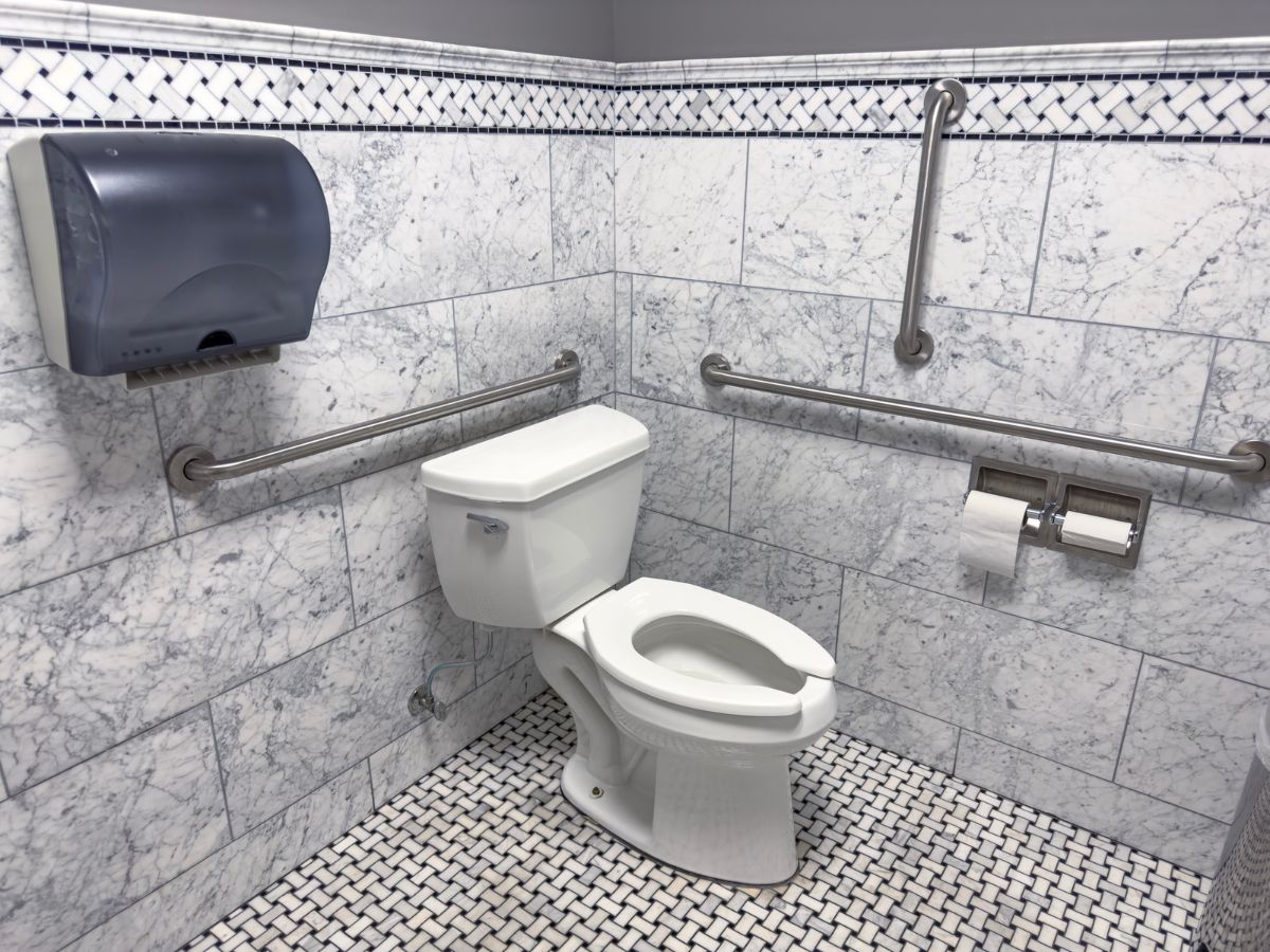 Yếu tố không gian và diện tích có vai trò rất quan trọng để xây dựng một nhà vệ sinh tiêu chuẩn