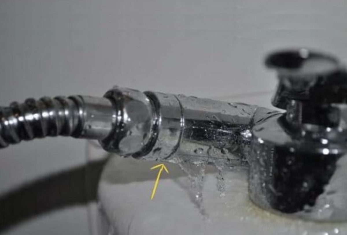 Những lý do khiến vòi xịt vệ sinh bị rỉ nước